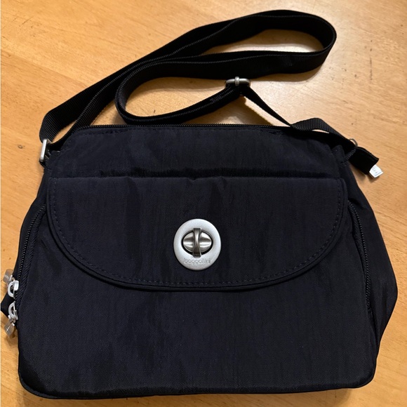 Baggallini Handbags - Baggallini Black Crossbody Bag with Silver Turnlock Accent